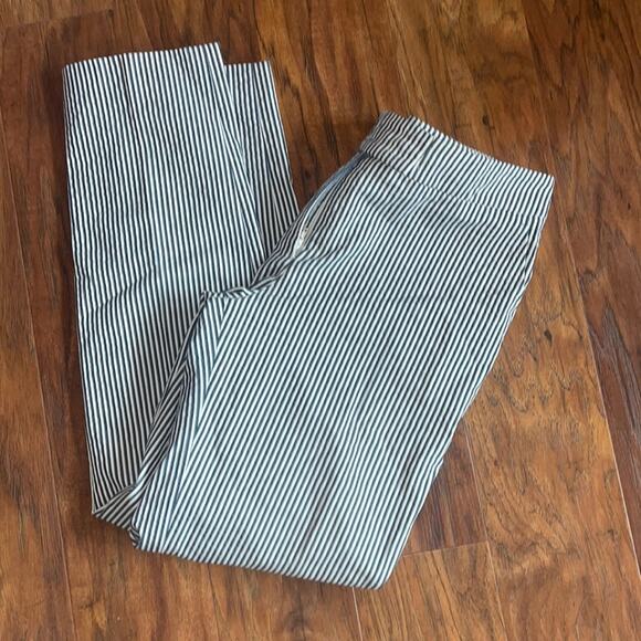 AKRIS PUNTO Frankie Seersucker Cropped Pants - Picture 2 of 9